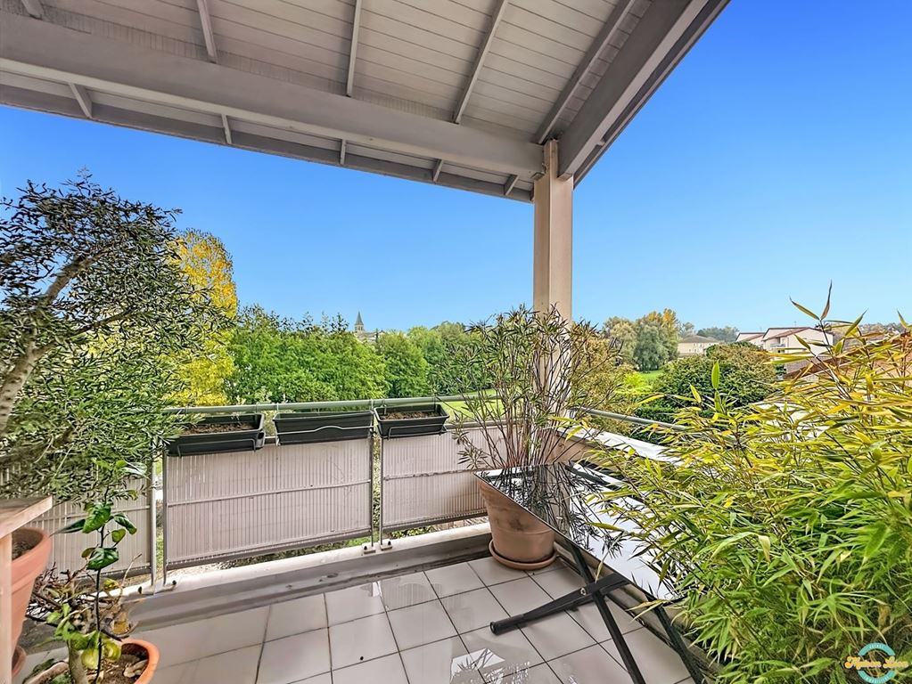 Appartement T4 FOUR (38080) Maison LEON