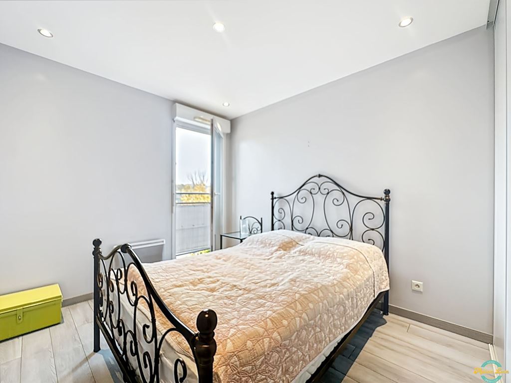 Appartement T4 FOUR (38080) Maison LEON