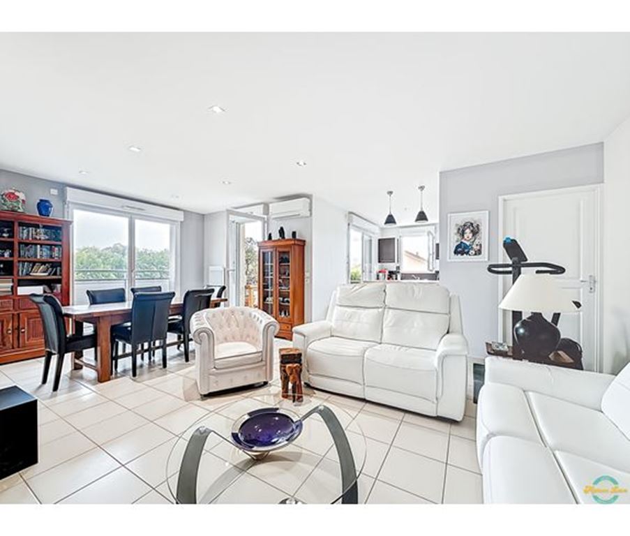 Appartement T4 FOUR (38080) Maison LEON