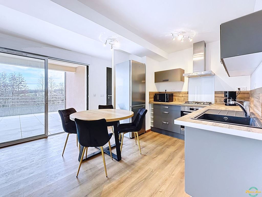 Appartement T3 FOUR (38080) Maison LEON