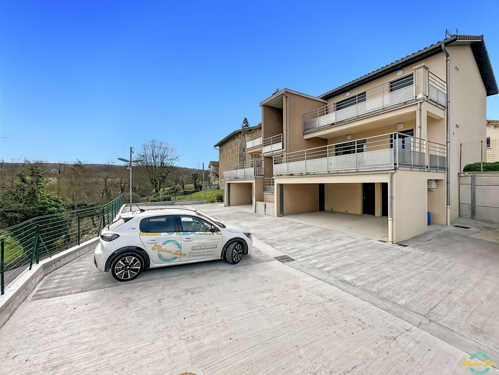 Appartement T3 FOUR (38080) Maison LEON