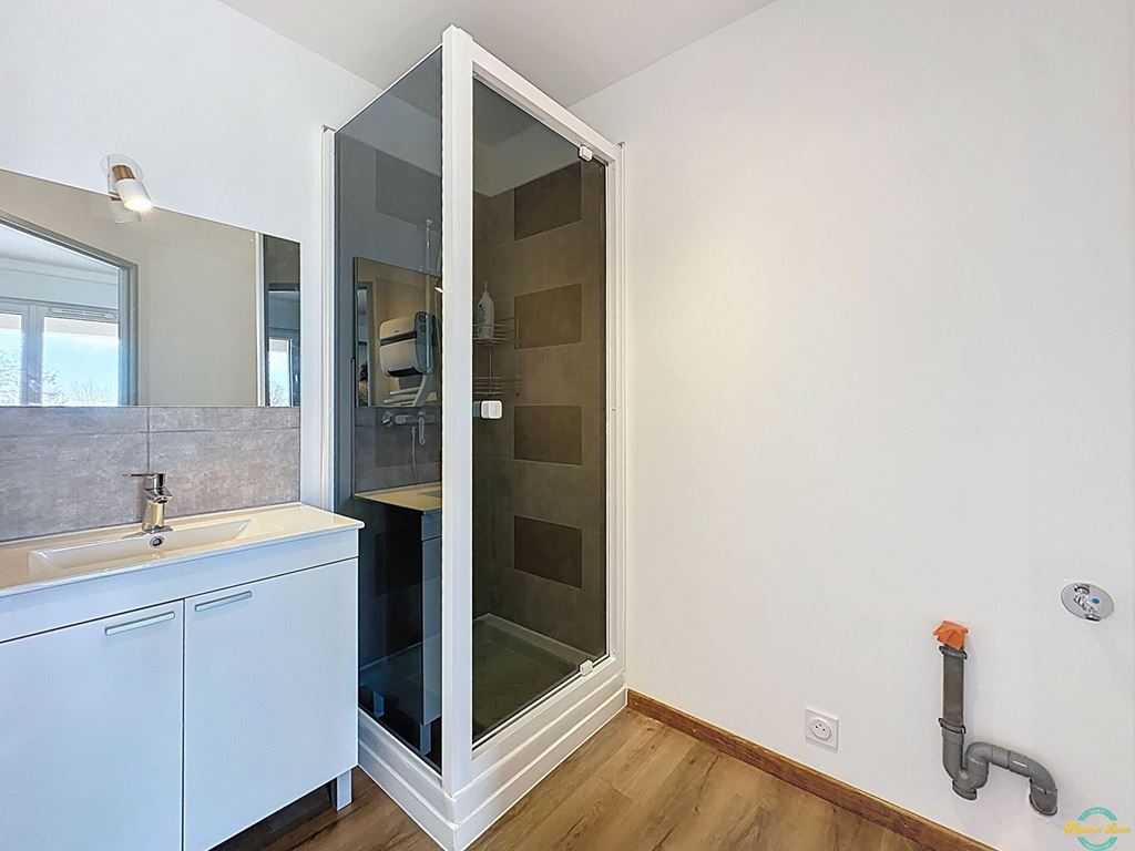 Appartement T3 FOUR (38080) Maison LEON