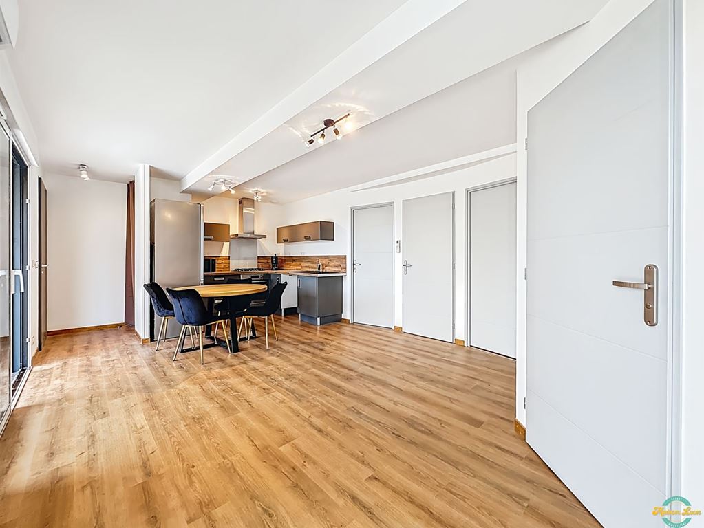 Appartement T3 FOUR (38080) Maison LEON