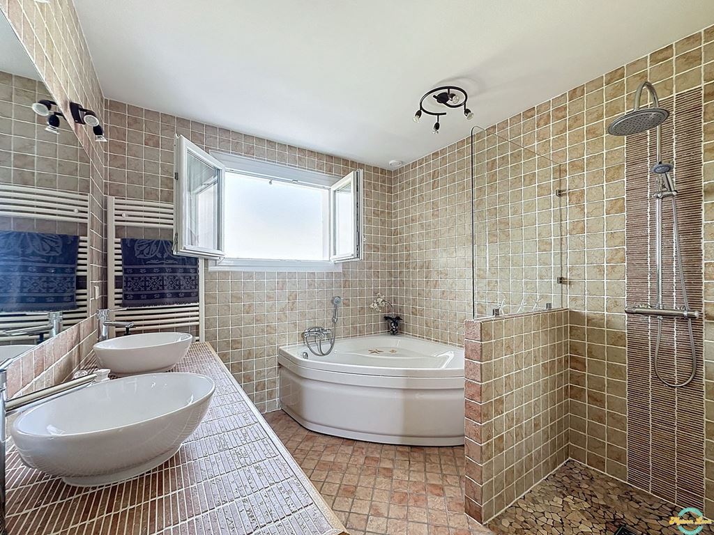 Maison DOMARIN (38300) Maison LEON