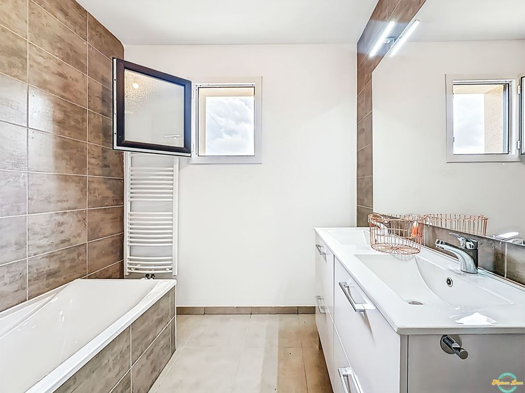 Maison VIGNIEU (38890) Maison LEON