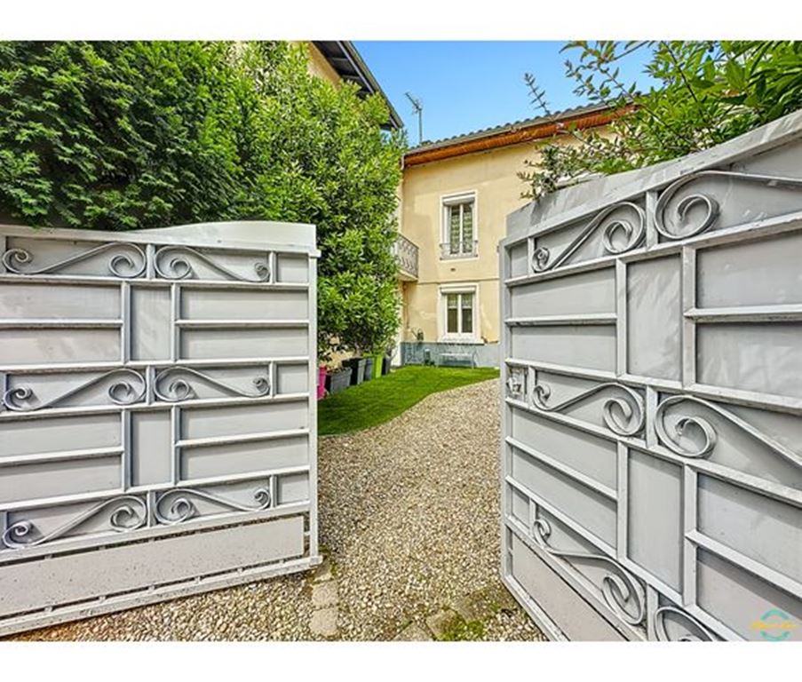 Maison de village VAULX MILIEU (38090) Maison LEON