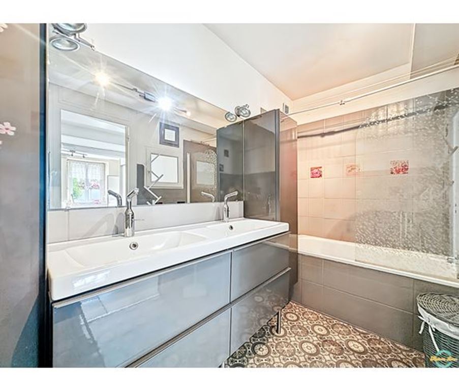 Maison de village VAULX MILIEU (38090) Maison LEON